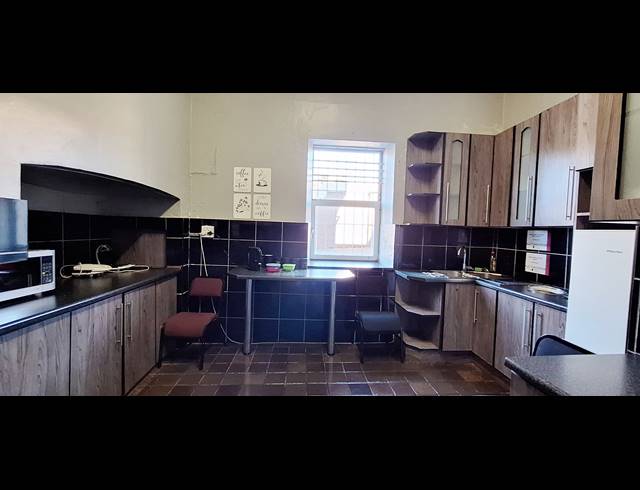 178M² BUILDING FOR SALE IN GQEBERHA CENTRAL